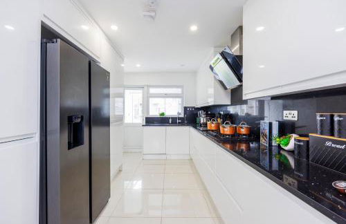 5 Bedroom House , Free Parking , Pool Table , Arcade Machine , Garden , Sleeps 9 , Offers , Ideal For Contractors , Families , Long Term Stays - Foto 29