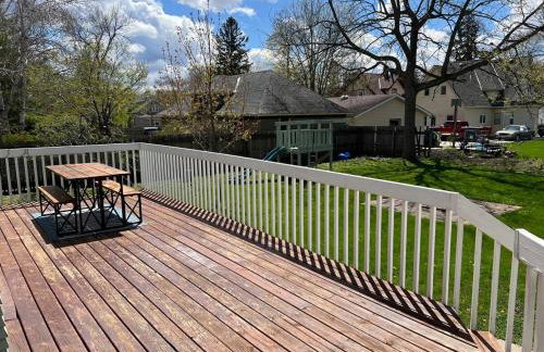 CRAFTSMAN'S MAIN FLOOR with huge DECK! - Foto 47