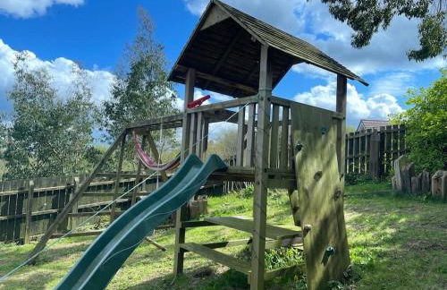 Spacious 4 bedroom house with large garden - Foto 9