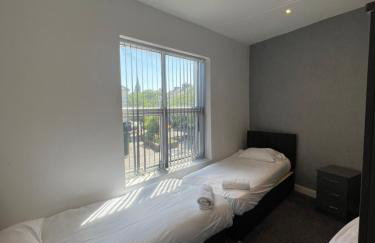 City West Apartments 3 bedroom large & modern Apartment - Photo 6