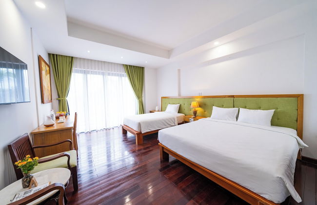 Palm River Boutique - Photo 32