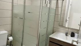 Amazing Blue House - Photo 4, towels, Shower