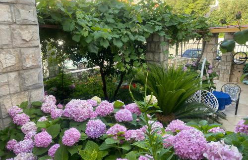 King's Landing Esma' house - Photo 3