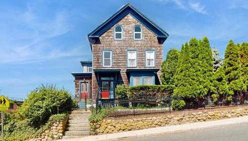 Longview House - Photo 2