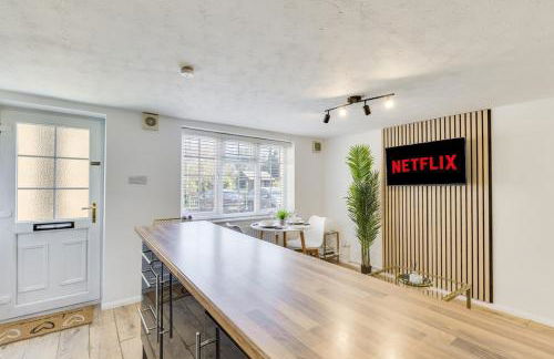 Cozy Riverside Cottage in Hertford Town with Parking - Foto 29