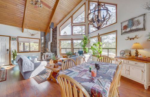 Deck and Scenic Views Munds Park Cabin! - Foto 6