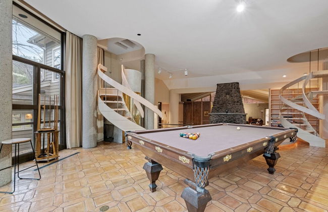 Massive Home w Sauna Pools Hot Tub Fireplaces - Photo 18