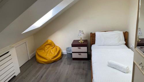 5 Bedroom House by monishortlets - Foto 5