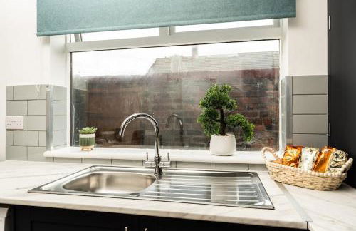 Entire 4 Bedroom house in Bootle Liverpool-Ideal for contractors, family and group-Free Parking & Free internet-Sleeps 7 - Foto 47