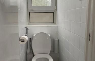 Luxury 3 Bedroom Flat with Garden - Photo 21