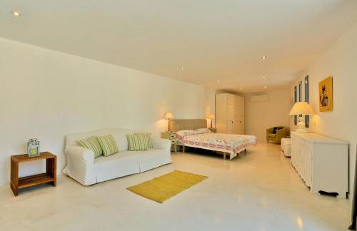 Serene Escape: Seaside Villa in Ibiza, 1001 - Foto 52