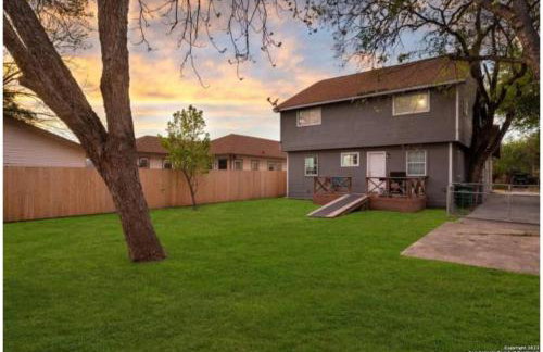 Experience Serenity in a 4BR3BA Downtown Home - Foto 26