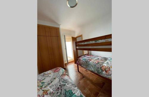 Casa adosada con porche, piscina y pista de pádel, junto al campo de golf - Foto 16