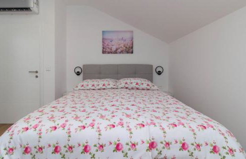 Gorgeous Home In Smokovic - Photo 28