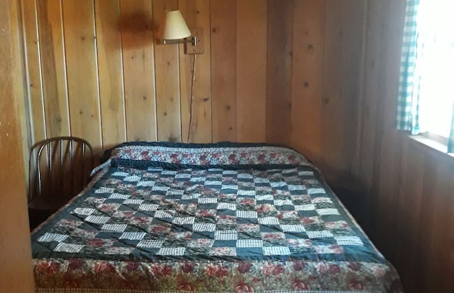 Pine Rest Cabins - Photo 20