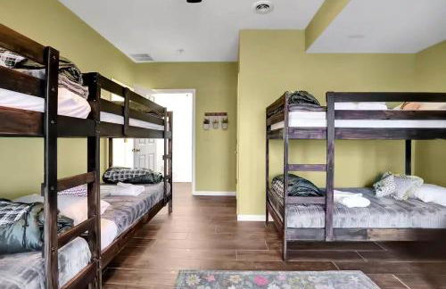 5 Bedroom Suites Hot Tub Jacuzzi Tub & Game Room - Photo 43