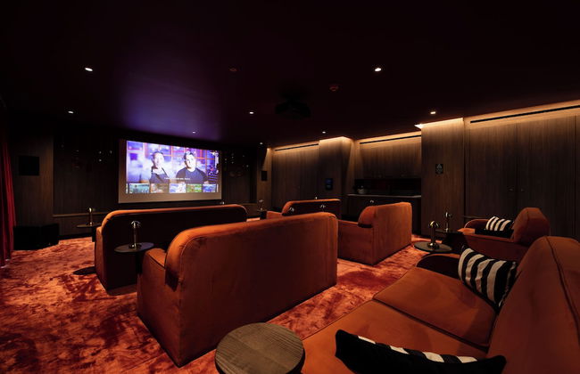 Leeds Centre by Charles Hope - Photo 21