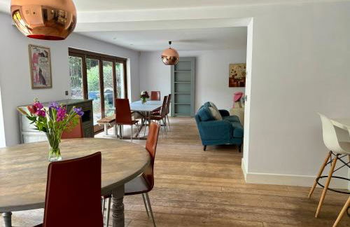 Splendid, spacious 7 Bedroom holiday home with Hot Tub - Isle of Wight - Photo 2