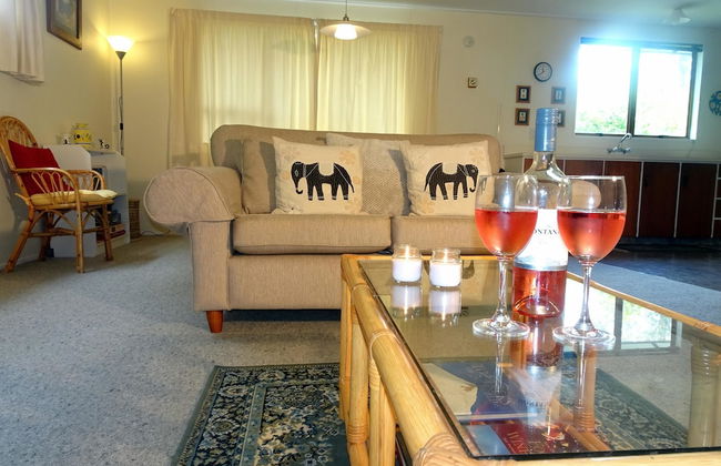 Smokebush Cottage with WIFI - Photo 8