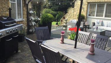 THE HIDEAWAY - KENT - Photo 5, Garden view