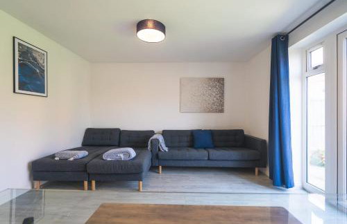 Comfortable 3 Bedroom Home w Garden and Parking - Foto 5