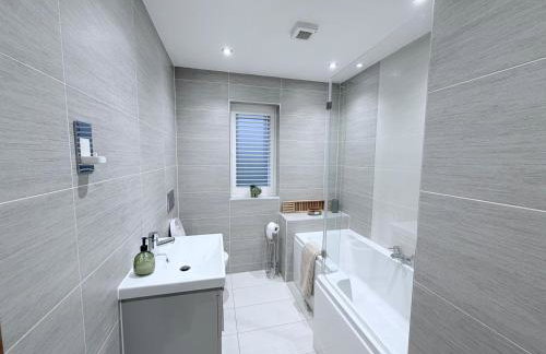 Luxury House - Sleeps 6 - near Nec Parking - Foto 8