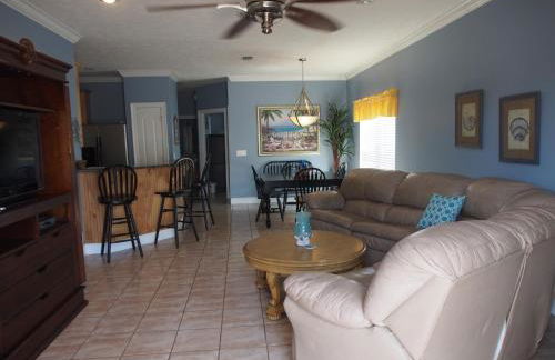 Large Beach House with Great Oceanviews, Game Room, Swimming pool - Photo 8