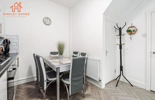 9 Guests, 4 Bedrooms, Modern Comfort in Bootle - Foto 10