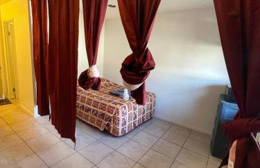 Crown Inn & Suites - Foto 13