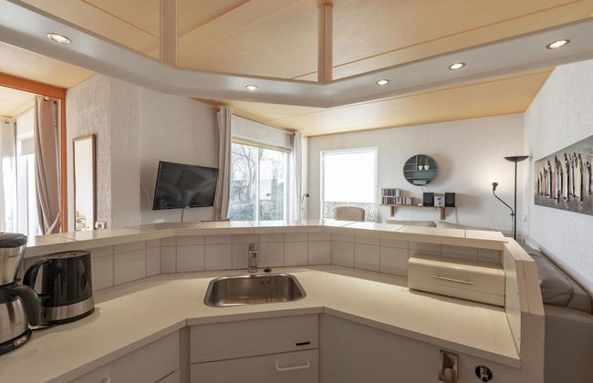 Cozy Holiday Home With Terrace - Photo 14