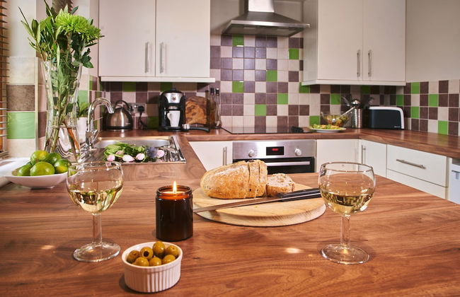 Swifts Return in Lower Ashton - Foto 44