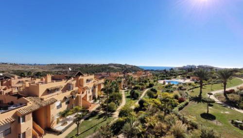 2 bedroom Penthouse with a private 360 rooftop terrace with sea and mountain views - Photo 2