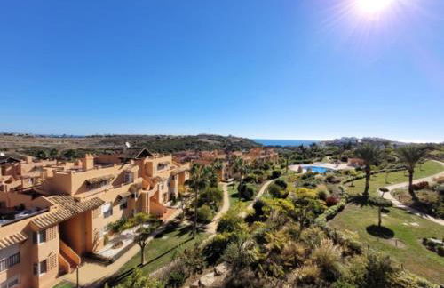 2 bedroom Penthouse with a private 360 rooftop terrace with sea and mountain views - Photo 2