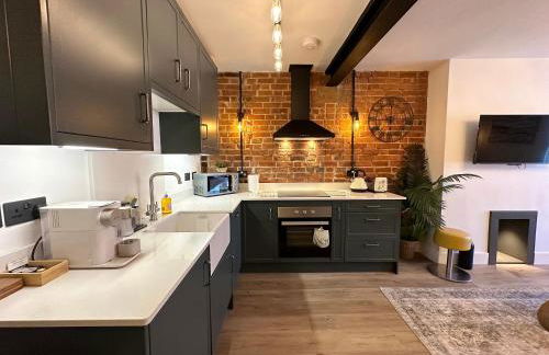 Urban Chic- Stylish Flat in the Heart of St Albans - Photo 13