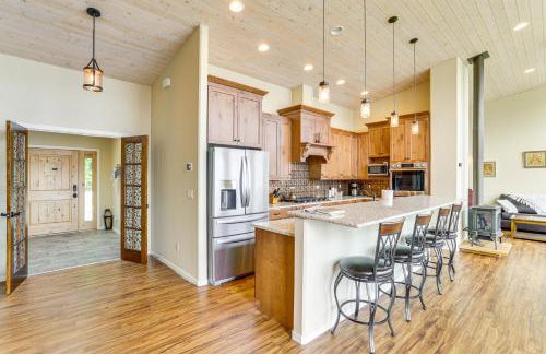 Lake Whatcom House with Private Hot Tub and Dock - Foto 8