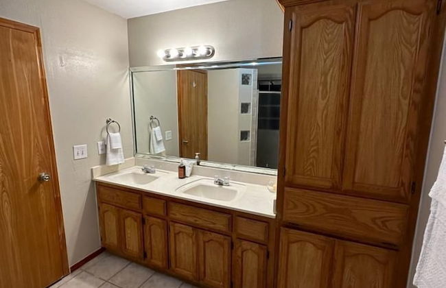 McAllen Majesty 4BR w Pool and Comfort - Foto 54