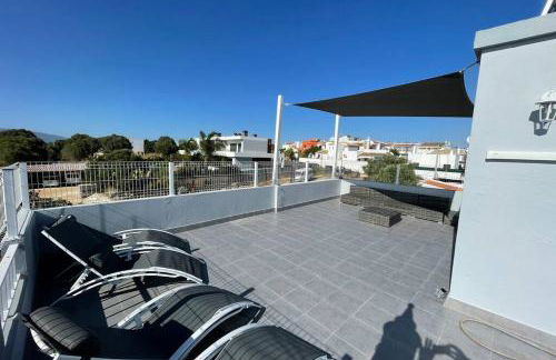 Spacious Villa. Large Rooftop. 4 Bedroom Sleeps 8 - Foto 20