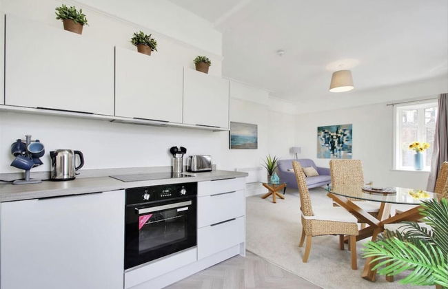 Stunning 2-bed Apartment in Tunbridge Wells - Photo 7