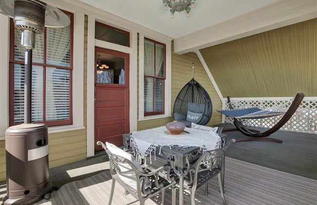 Beautiful and Unique Home With Fireplace and Pool! - Photo 38