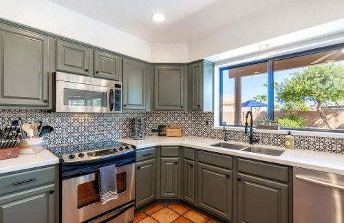 Upscale Phoenix Abode Walk to South Mountain Park - Foto 22