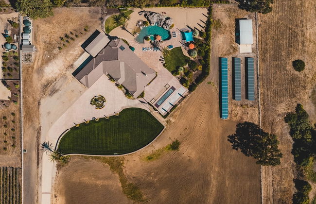 Mermaid by Avantstay Private Estate w/ Pool, Volleyball & Arcade! - Photo 31