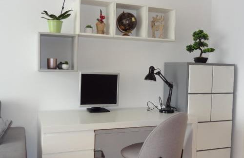 Well-equipped apartment with free parking - Photo 11