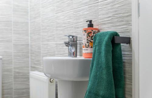 4Bed 3bath Bedford Sleeps 7 Driveway parking for 2 - Foto 4