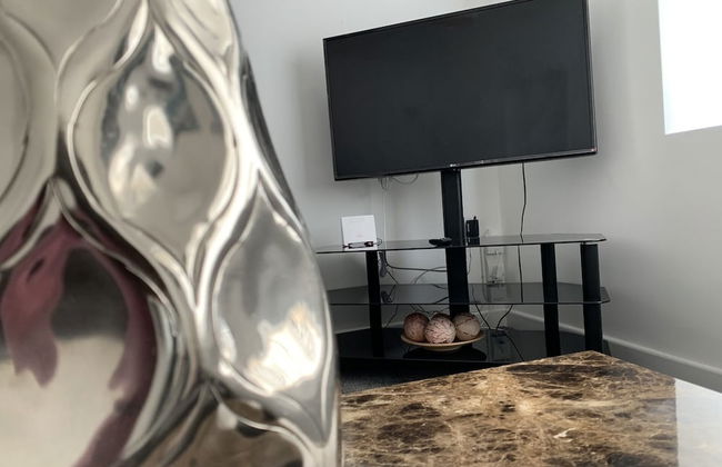 Beautiful 3-bed House in Wolverhampton - Photo 8