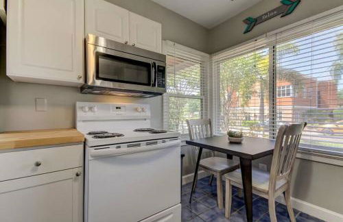 Light & Bright! Quaint Downtown Dunedin Bungalow! - Foto 10