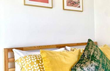 Spacious 3 Bedroom House - 5 Minutes to the nearest Beach! - Great Location - Garden - Parking - Fast WiFi - Smart TV - Newly decorated - sleeps up to 7! Close to Poole & Bournemouth & Sandbanks - Foto 14