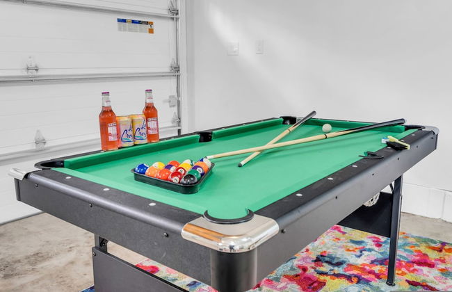 Family Retreat With Autumn Views and Fireplace - Photo 30