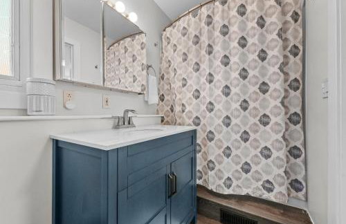 Lakefront - Spacious Family Getaway with Dock! - Foto 23