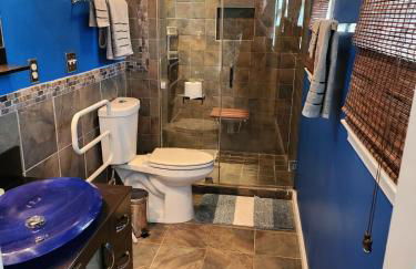 Theater, heated pool and hot tub near HPU and Furniture Market - Foto 9