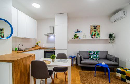 Flexible SelfCheckIns 110 - Zagreb - Private Parking - Loggia - Foto 8